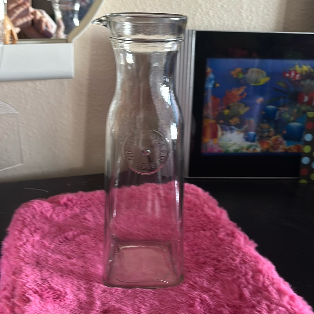 Vintage Grant Howard glass carafe 1 liter. No chips or cracks.